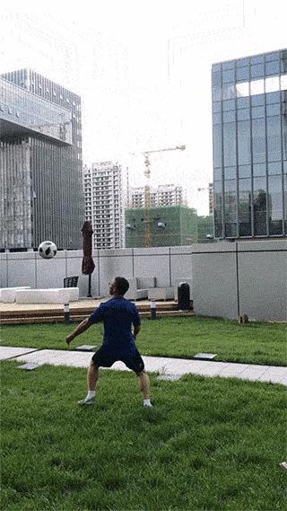 在公司露台看球！室内还是室外？pick一下