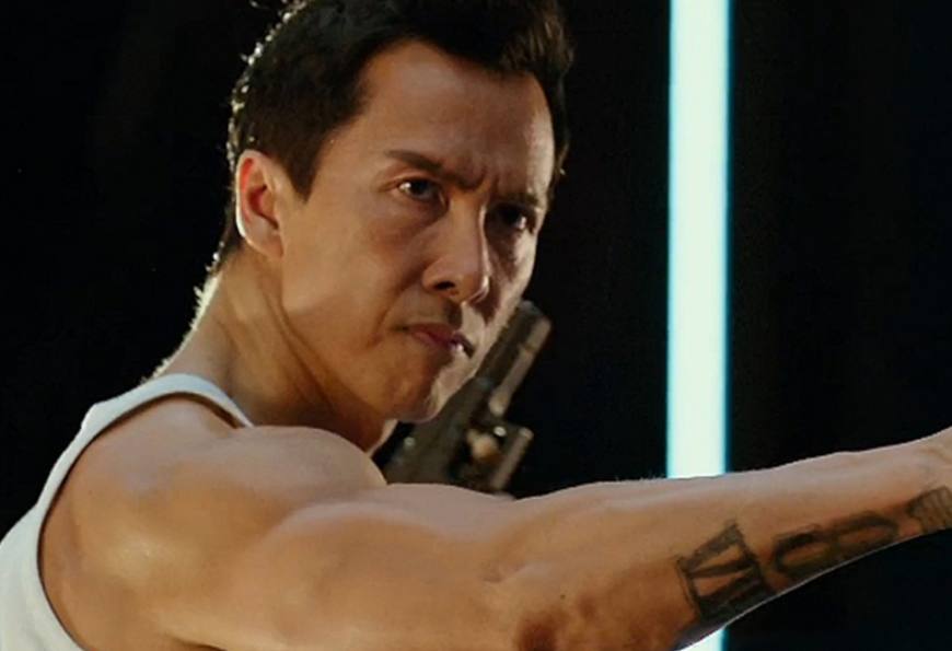 甄子丹大儿子真实照片,甄子丹晒与大儿子合影图片