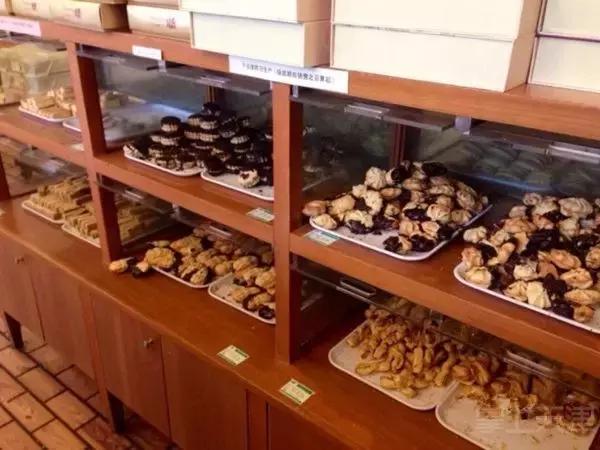 天津传统煎饼果子 (煎饼果子是天津人的小吃)