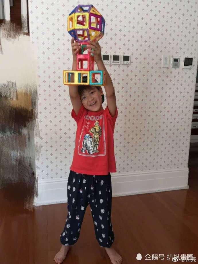 田亮小亮仔秀完整版,田亮晒森碟小亮仔合照