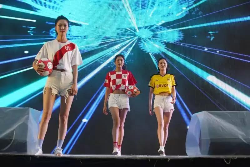 心动的美食，感动的表演，躁动的狂欢观球，足球宝贝在省体等你相约哦！