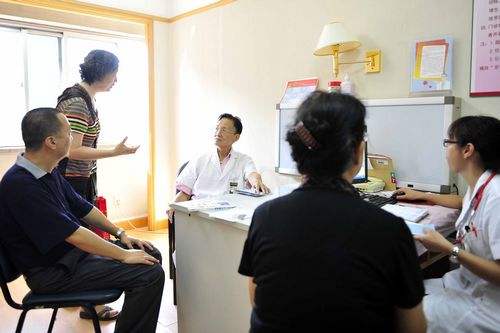 女子半夜十二点感觉腿上奇痒,女子睡觉半夜全身瘙痒