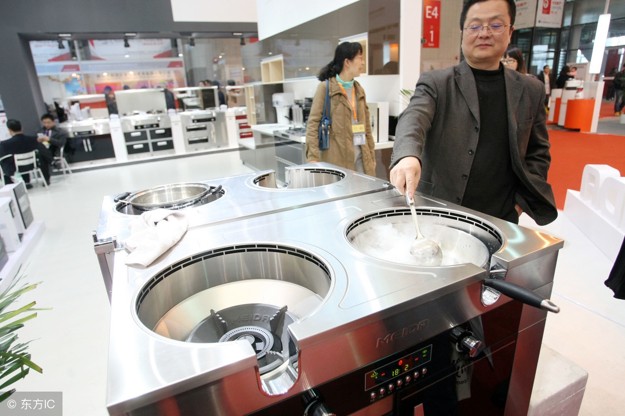 集成灶和传统油烟机哪个性价比高,集成灶和传统灶哪个好