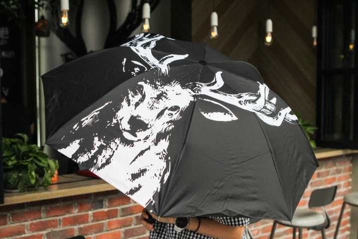 深圳鹿角巷奶茶旗舰店位置,鹿角巷奶茶爆款视频