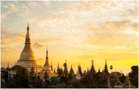 中国游客离开缅甸时，送给男导游这个礼物，导游马上红了眼！