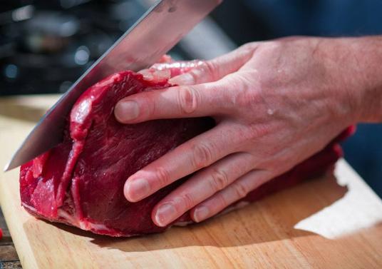 牛肉汤就是用牛肉做成的汤,看是废话的肺腑之言