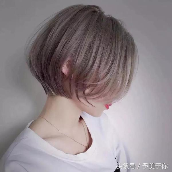 适合偏瘦脸的短烫发,最近中短流行烫发造型