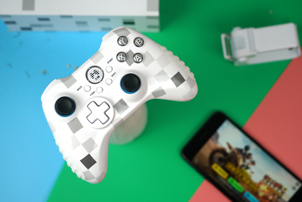 刺激战场不封号,北通首推世界杯版游戏手柄,燃爆了?