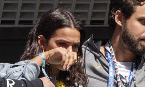 内马尔和女友同时落泪！世界杯身价最高球星，打进世界杯最晚进球