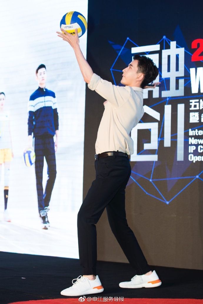 鹿晗解说世界杯，李易峰是“梅西吹”，高晓松竟然要问C罗这个问题……