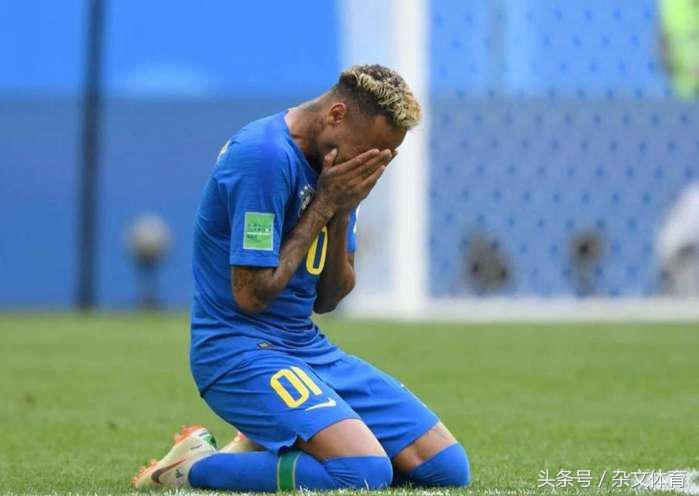 57岁！世界杯第一位在比赛中拉伤的主教练，队医：职业生涯第一次