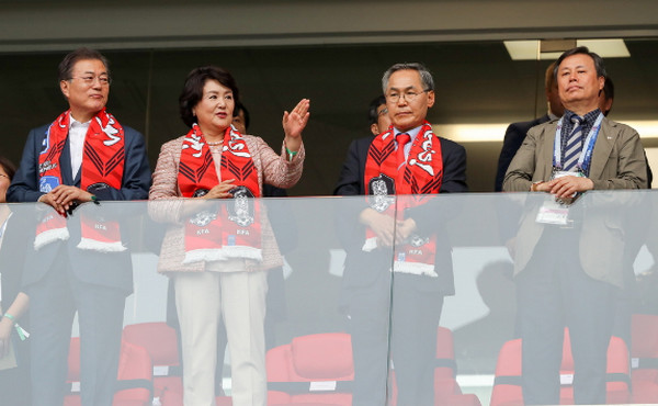 文在寅安慰孙兴慜是怎么回事孙兴慜痛哭的原因是什么