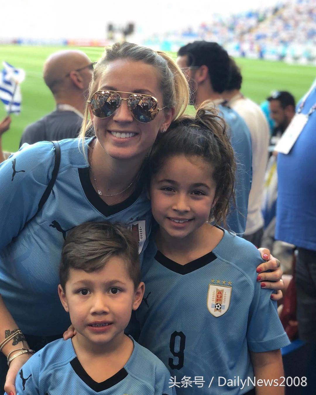 苏亚雷斯进球后向怀孕妻子致敬,世界杯夺冠苏亚雷斯