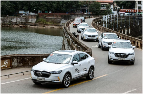 和这款轿跑SUV在成都的街头走一走,真是来了就不想离开