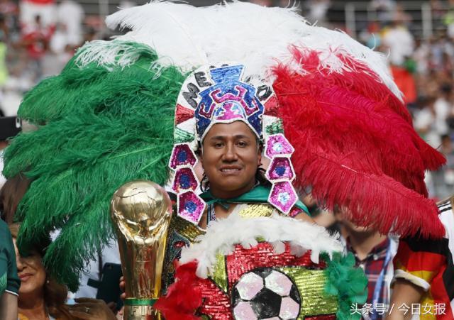 头顶“球场”化“猫”妆，“变相怪杰”满场飞，世界杯球迷谁最强