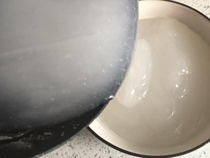 一碗面粉六碗清水教你自制凉粉,一碗面粉五碗清水教你自制凉粉