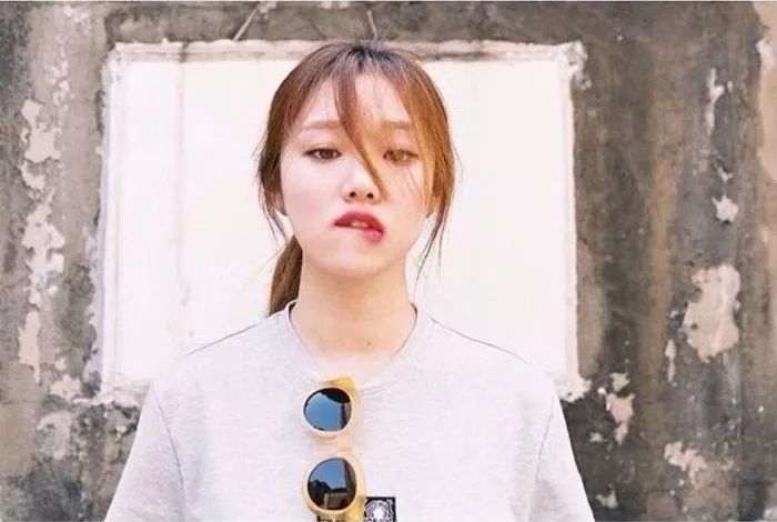 矮马尾扎发教程简单好看,你没见过的马尾扎法