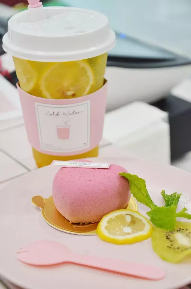 武汉美食必吃推荐粮道街饼夹烧卖,武汉一元路怪味烧饼几点开门