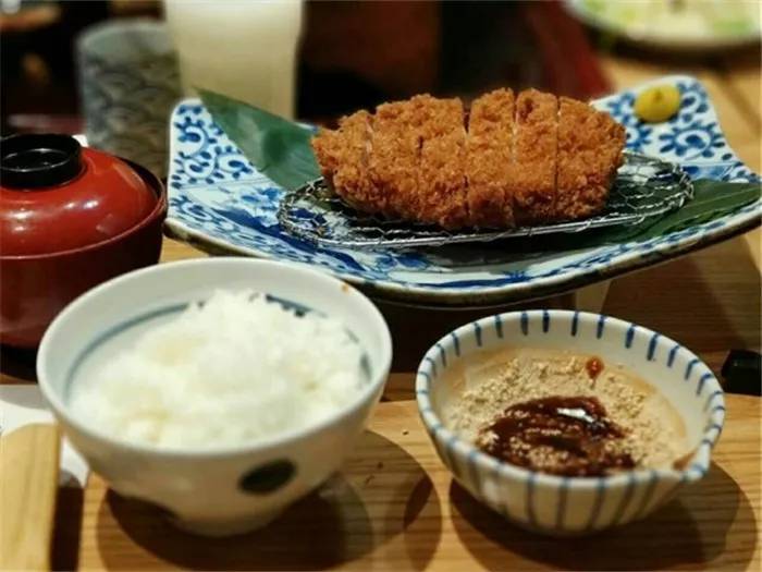 我愿意把夏天长胖的份额，统统留给日式猪排！