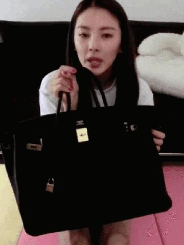 第一次见明星拿着卫生巾分享视频，沈梦辰为立耿直人生另辟蹊径？