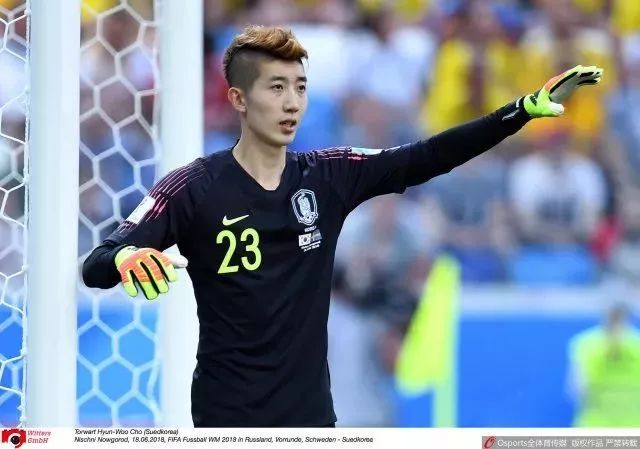 先不粉你了C罗！我被球场上那个化妆纹眉定发型的精致蓝孩吸引了