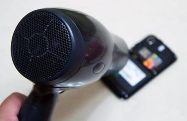 手机电话进水了怎么办,手机进水了打电话是什么提示