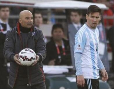 阿根廷夺冠梅西绕场一周,阿根廷进决赛梅西打破纪录