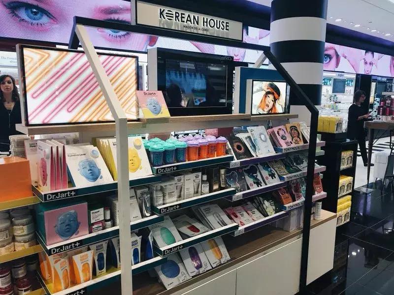 外国女的加油站视频,法国丝芙兰美女