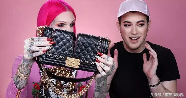 用辣椒酱泡澡24小时,国外小哥用13桶辣椒酱泡澡