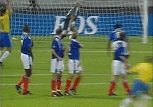 c罗在比赛中踢落叶球和电梯球,电梯球香蕉球落叶球哪个更容易