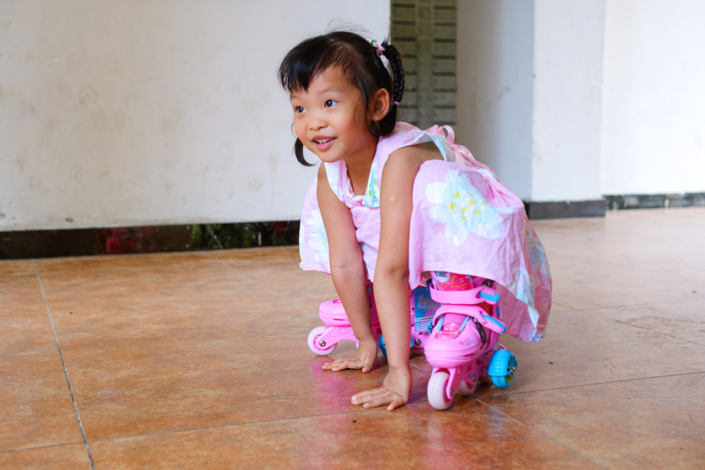 带辅助轮的溜冰鞋,儿童乐秀轮滑鞋新款