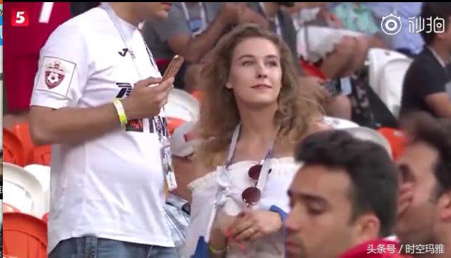 世界杯赛场那些高颜值女球迷瞬间,世界杯看台美女卡塔尔