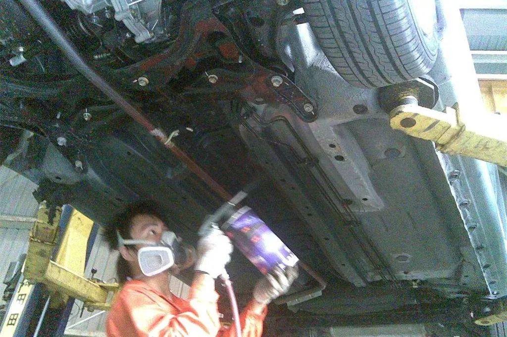 发动机装甲和底盘护板,底盘装甲好还是发动机护板好