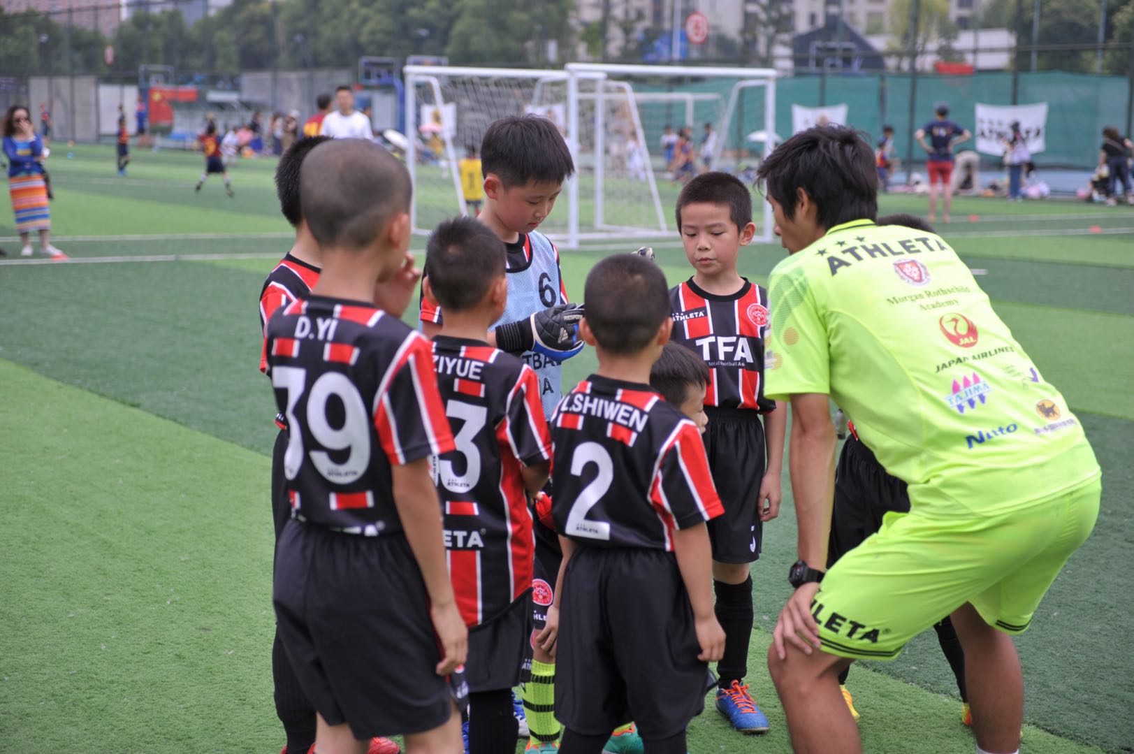 参加TFA青少年足球大赛后，为什么这些中国家长开始集体反思？