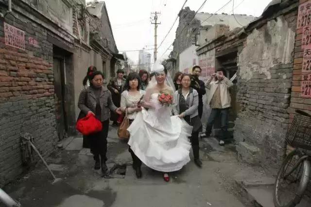 天津人八成有这样的朋友：浑身匪气说话冲肺管子，顾家又无微不至