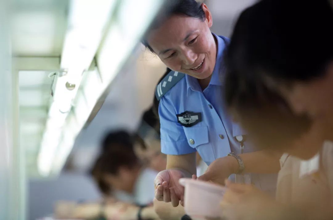 女老板年收入百亿,女老板身价过亿