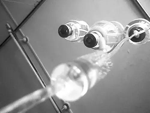 输液后皮肤青紫怎么敷好,输液后周围皮肤发青发紫怎么办