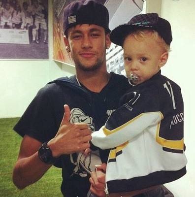 c罗的儿子和梅西的儿子玩足球,世界杯c罗的儿子