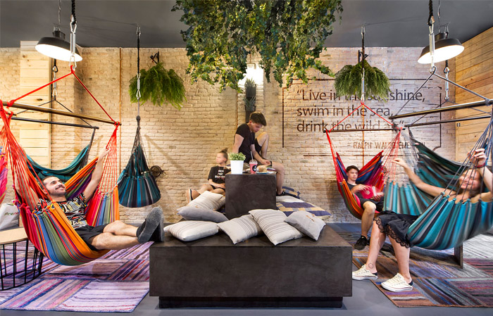 果汁吊床站，一家有意思的果汁店——来自巴塞罗那