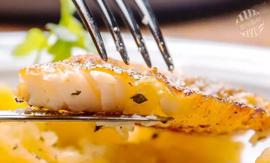 实探！全球第7家「奔驰餐厅」！什么都卖就是不卖车……