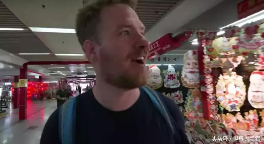 老外逛华强北组装苹果手机,外国人华强北组装苹果