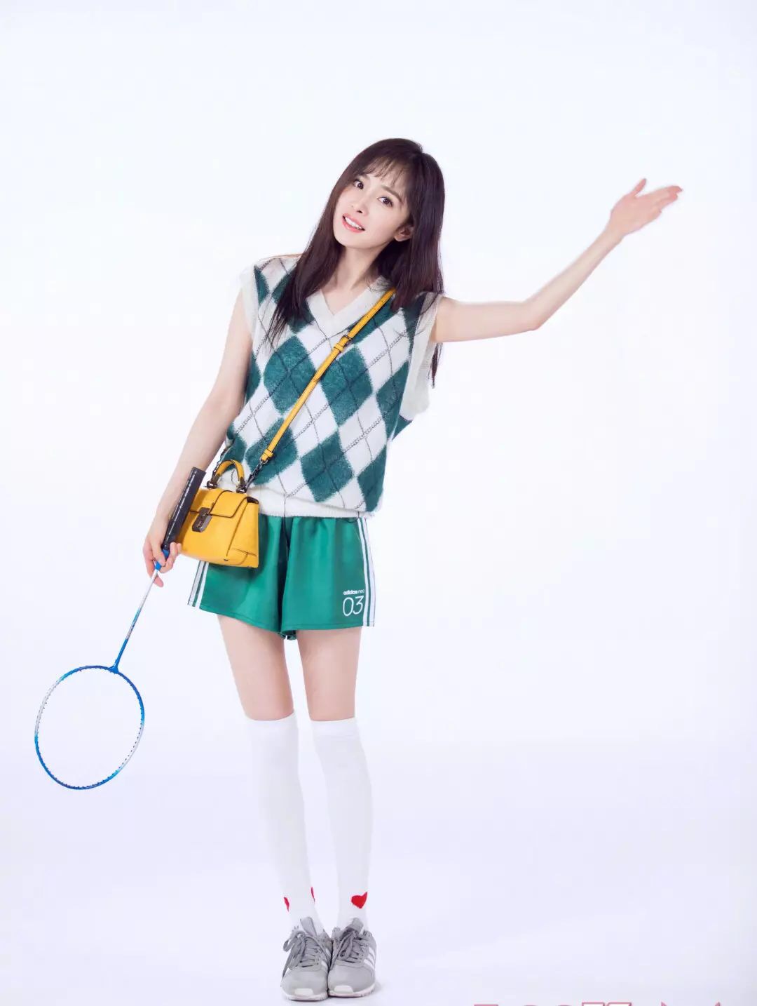 “包子脸”陈妍希穿阿根廷队球服走机场秀被穿成这样的她美到了