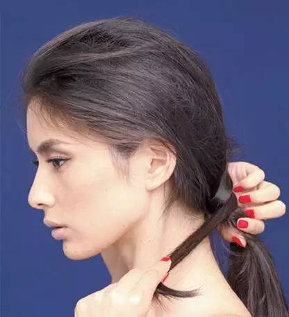 烫发后怎样扎头发好看,短烫发没有刘海怎么半扎头发好看