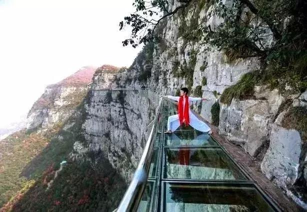 郑州附近有玻璃栈道的地方,郑州玻璃栈道景区有哪些好玩的