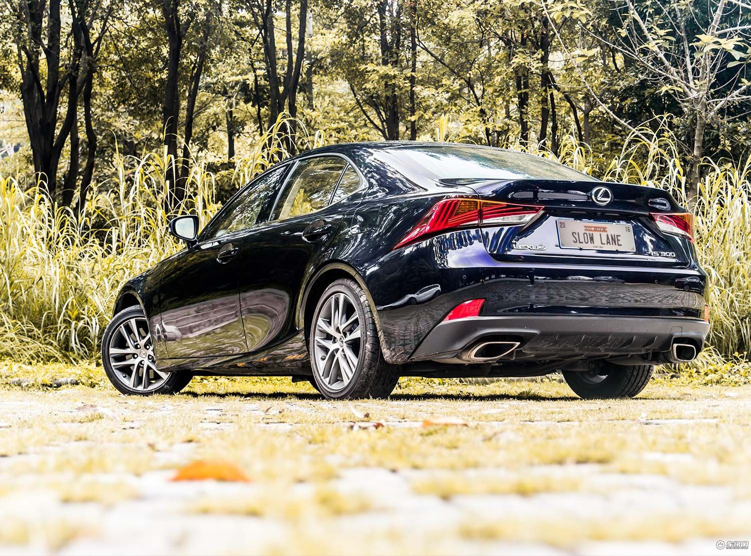 雷克萨斯is2022款300fsport版,2022雷克萨斯is300fsport版