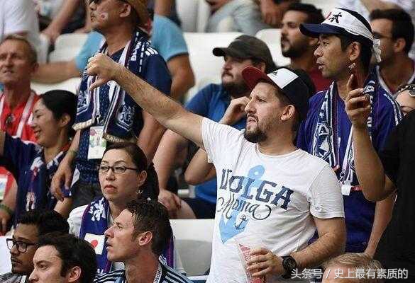 日本队“公平竞赛”创造世界杯历史，现场观众却气得竖起中指！