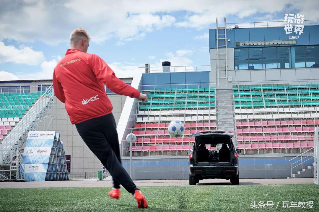 行李箱当“球门”！这SUV大得夸张！