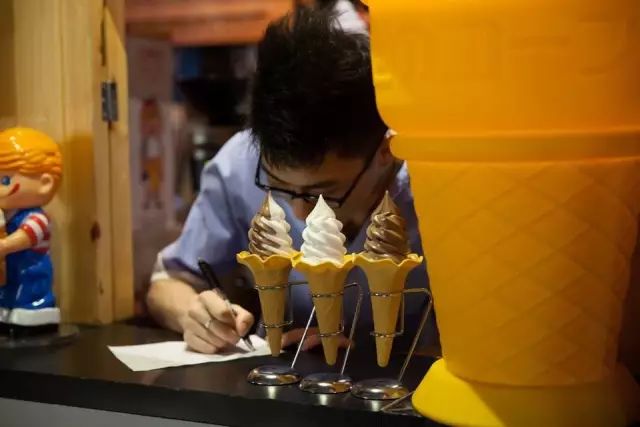 开冰淇淋店哪里赚钱,开一家冰淇淋店一个月能赚多少钱