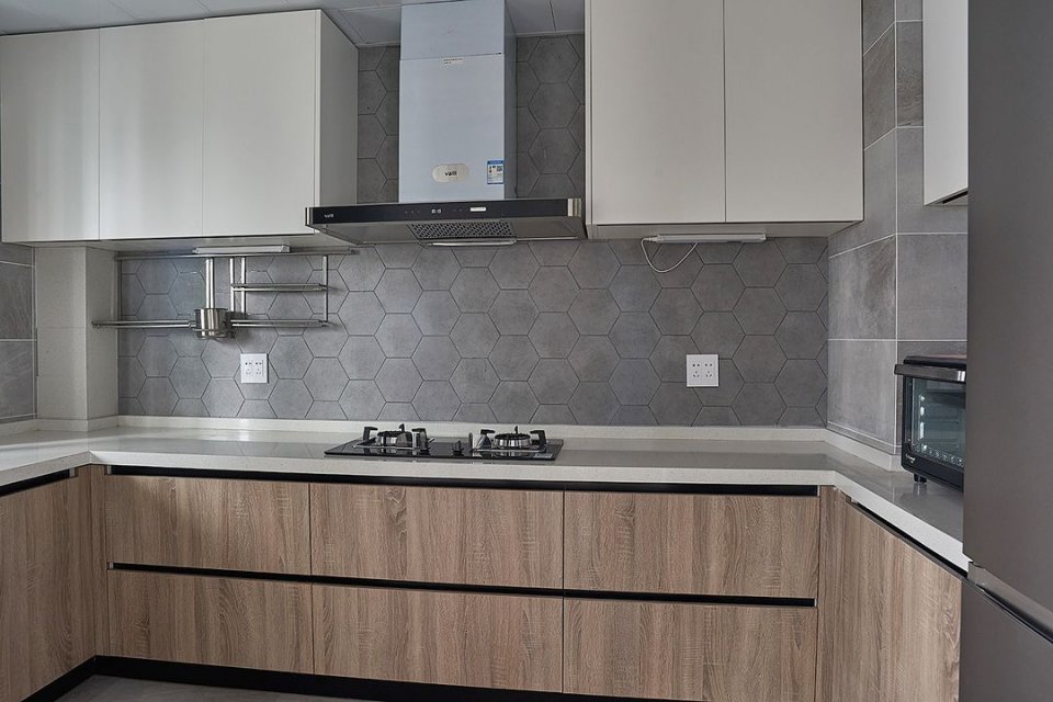 西边户客厅大飘窗西晒厉害吗,朝西客厅怎么解决西晒