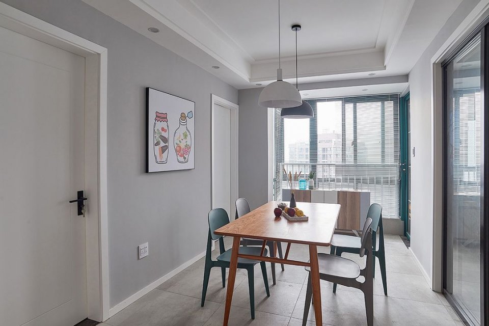 西边户客厅大飘窗西晒厉害吗,朝西客厅怎么解决西晒